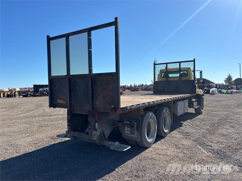 Freightliner 114SD 6x4 Flatbed Truck Вантажівки-платформи/бокове розвантаження