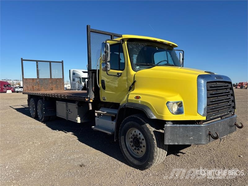 Freightliner 114SD 6x4 Flatbed Truck Вантажівки-платформи/бокове розвантаження