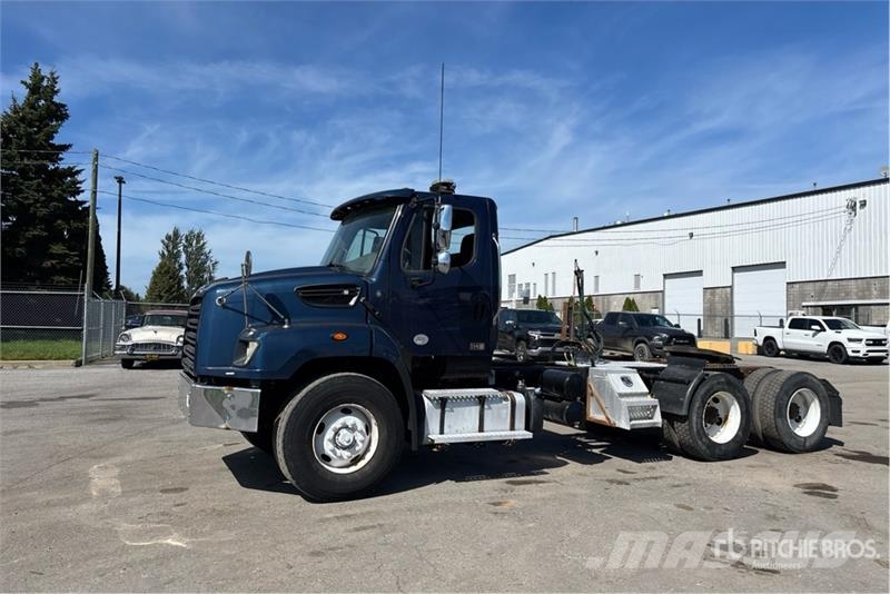 Freightliner 114SD 6x4 T/A Day Cab Truck Tractor Седельные тягачи