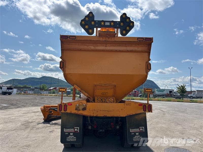 Freightliner 114SD 6x4 Snow Plow Truck مركبات الأغراض العامة