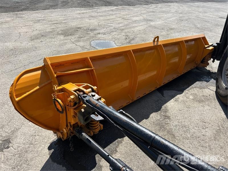 Freightliner 114SD 6x4 Snow Plow Truck مركبات الأغراض العامة