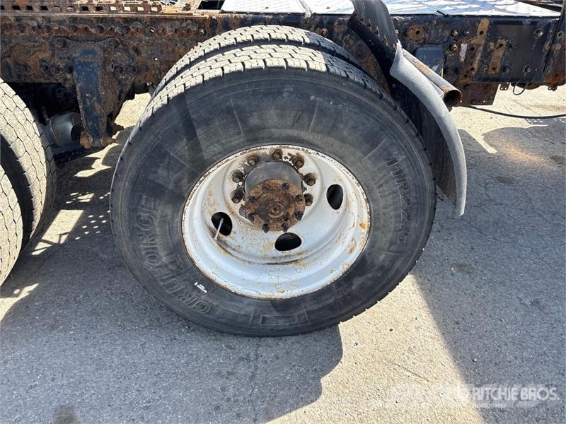 Freightliner 114SD 6x4 T/A Day Cab Truck Tractor Седельные тягачи