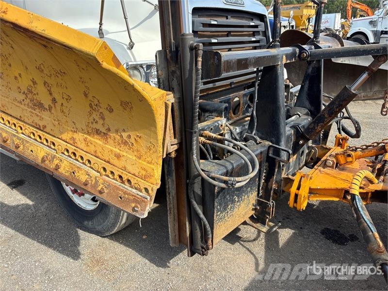 Freightliner 114SD 6x4 Snow Plow Truck 都市/通用型車輛