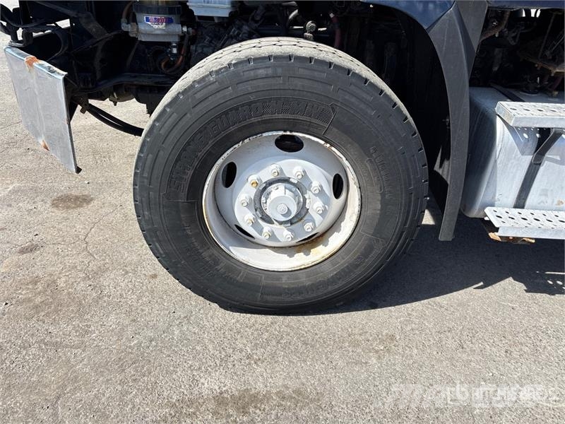 Freightliner 114SD 6x4 T/A Day Cab Truck Tractor Седельные тягачи