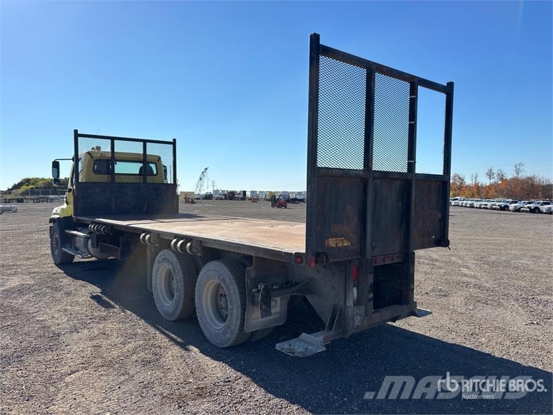 Freightliner 114SD 6x4 Flatbed Truck Вантажівки-платформи/бокове розвантаження