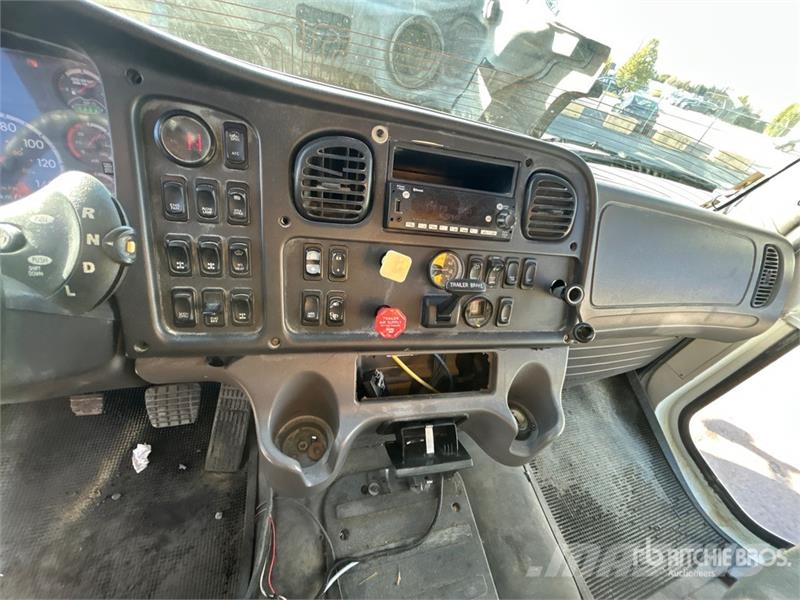 Freightliner 114SD 6x4 T/A Dump Truck Tippbil