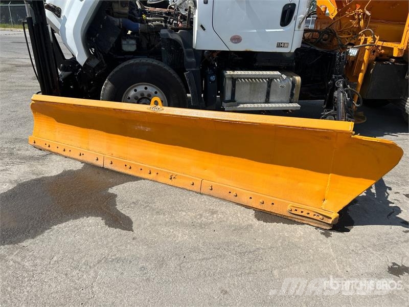 Freightliner 114SD 6x4 Snow Plow Truck مركبات الأغراض العامة