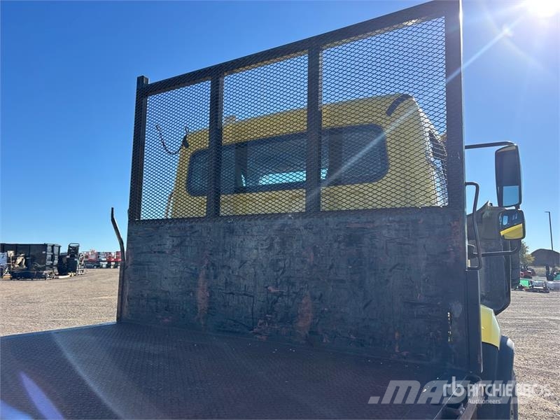 Freightliner 114SD 6x4 Flatbed Truck Вантажівки-платформи/бокове розвантаження