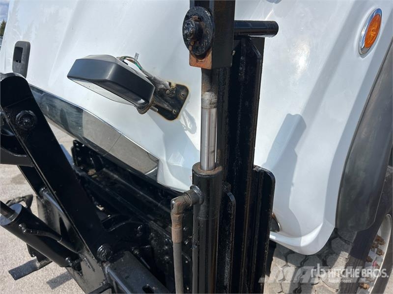 Freightliner 114SD 6x4 Snow Plow Truck مركبات الأغراض العامة