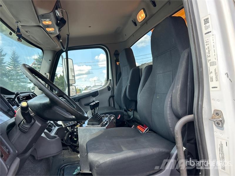 Freightliner 114SD 6x4 Snow Plow Truck مركبات الأغراض العامة