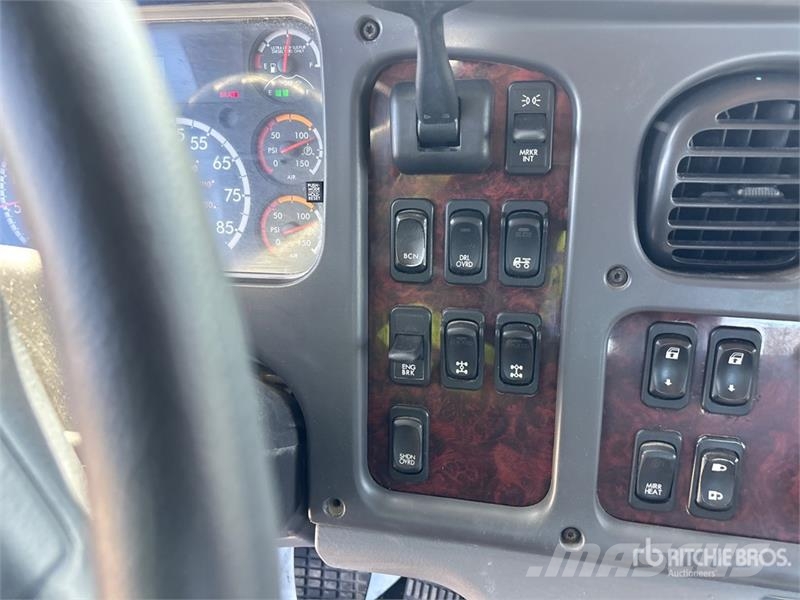 Freightliner 114SD 6x4 T/A Day Cab Truck Tractor Седельные тягачи