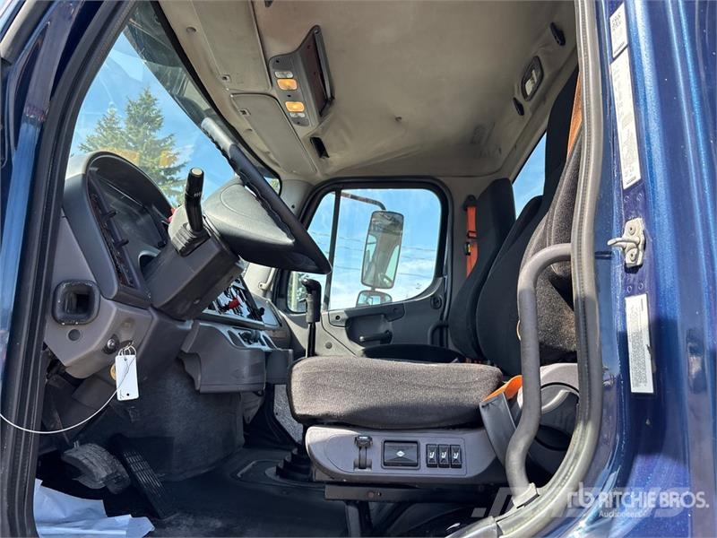 Freightliner 114SD 6x4 T/A Day Cab Truck Tractor Седельные тягачи