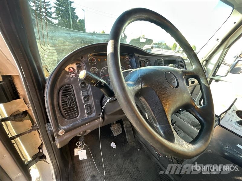Freightliner 114SD 6x4 T/A Dump Truck Tippbil