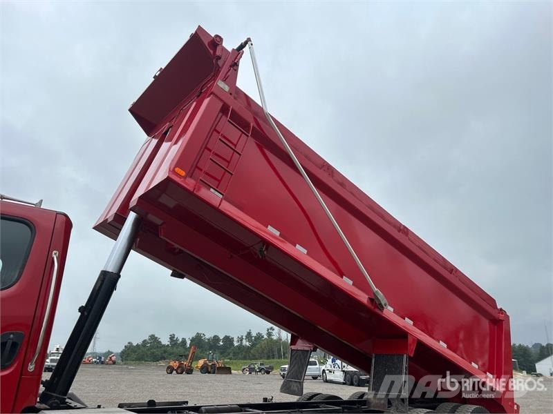 Freightliner 114SD 8x4 Twin-Steer T/A Dump Truck Tipper trucks
