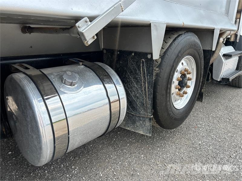 Freightliner 114SD 8x4 Tri/A Dump Truck Tipper trucks