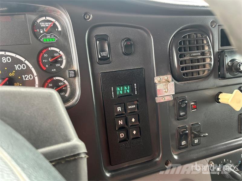 Freightliner 114SD 8x4 Twin-Steer T/A Dump Truck Tipper trucks