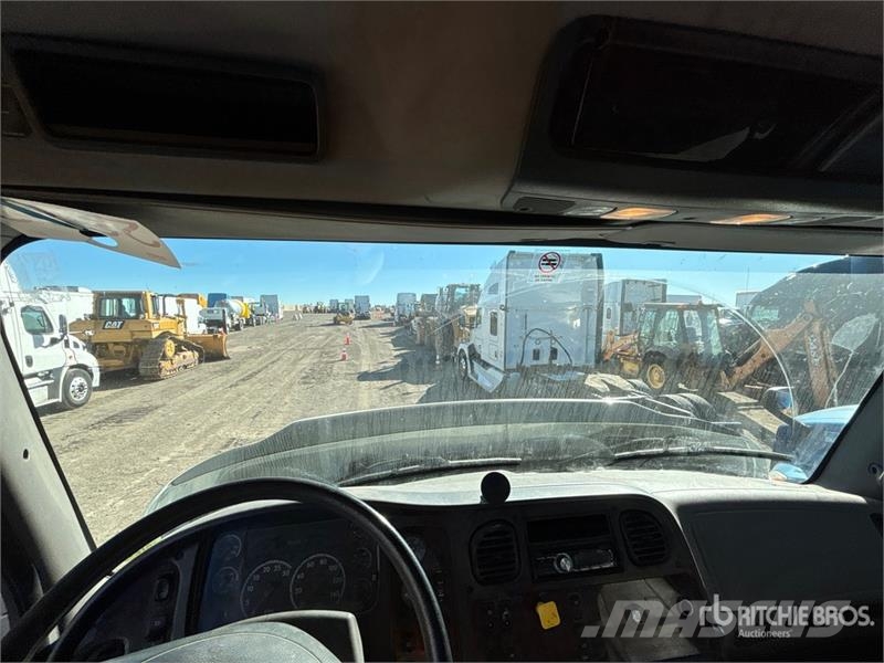 Freightliner 114SD 8x4 Flatbed Truck Kamioni sa otvorenim sandukom