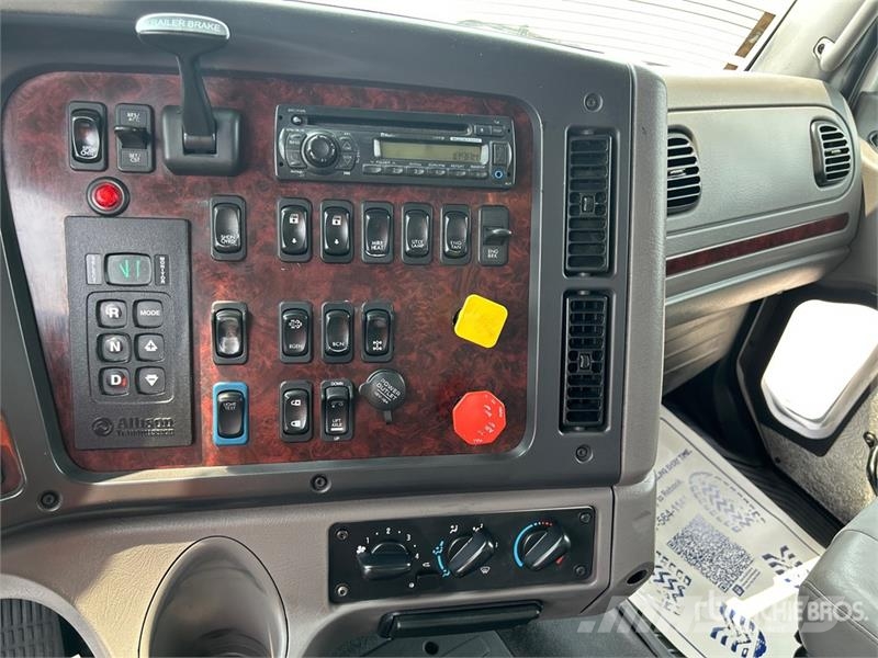 Freightliner 114SD 8x4 Tri/A Dump Truck Tipper trucks