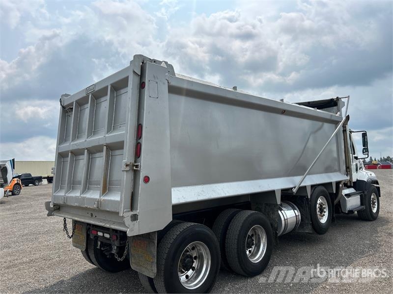 Freightliner 114SD 8x4 Tri/A Dump Truck Tipper trucks