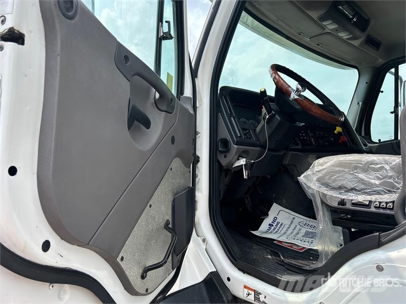 Freightliner 114SD 8x4 Tri/A Dump Truck Tipper trucks