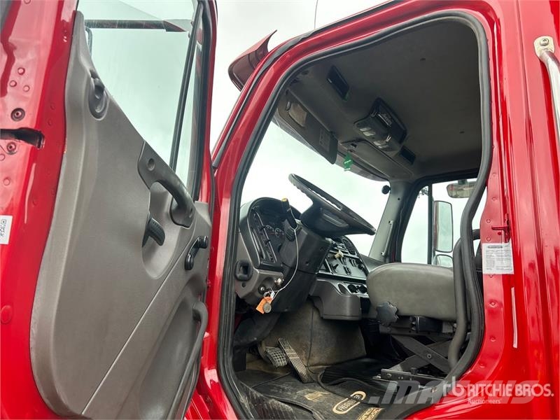 Freightliner 114SD 8x4 Twin-Steer T/A Dump Truck Tipper trucks