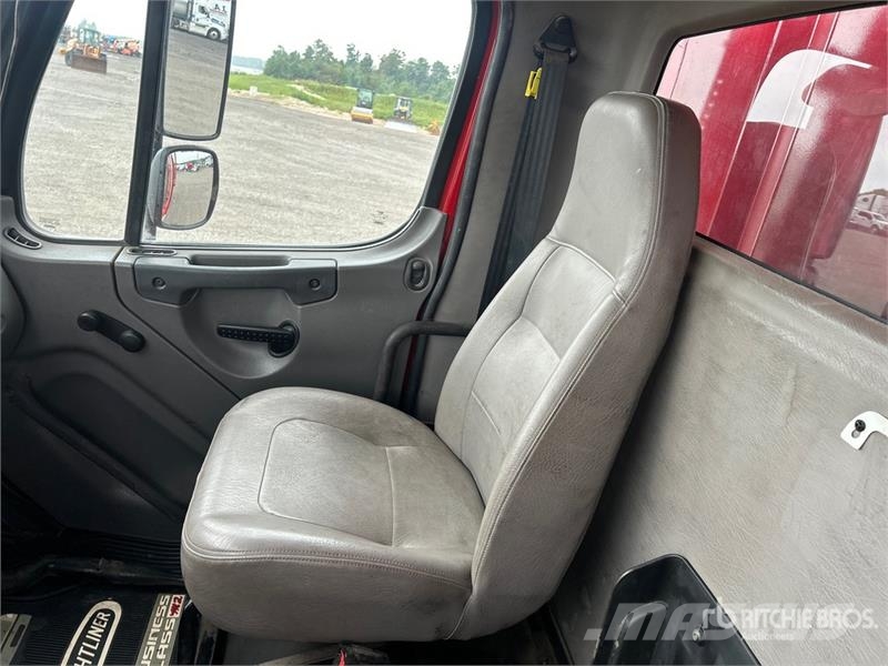 Freightliner 114SD 8x4 Twin-Steer T/A Dump Truck Tipper trucks