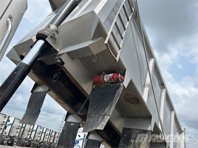 Freightliner 114SD 8x4 Tri/A Dump Truck Tipper trucks