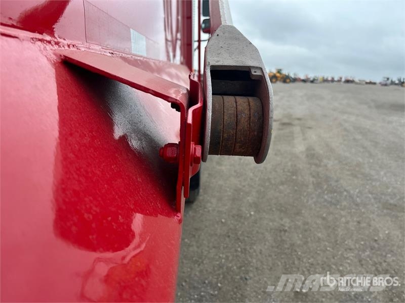 Freightliner 114SD 8x4 Twin-Steer T/A Dump Truck Tipper trucks