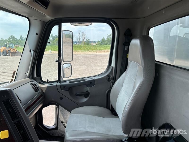 Freightliner 114SD 8x4 Tri/A Dump Truck Tipper trucks