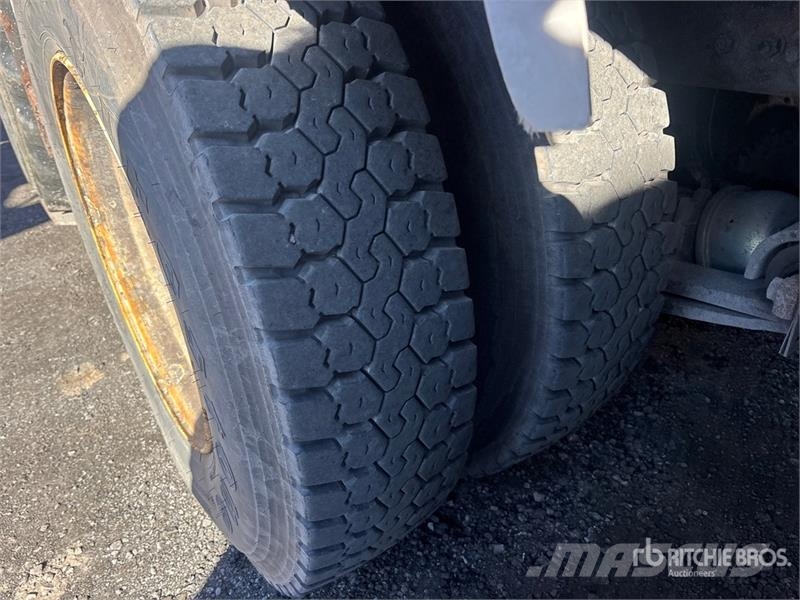Freightliner 114SD 8x4 Flatbed Truck Kamioni sa otvorenim sandukom