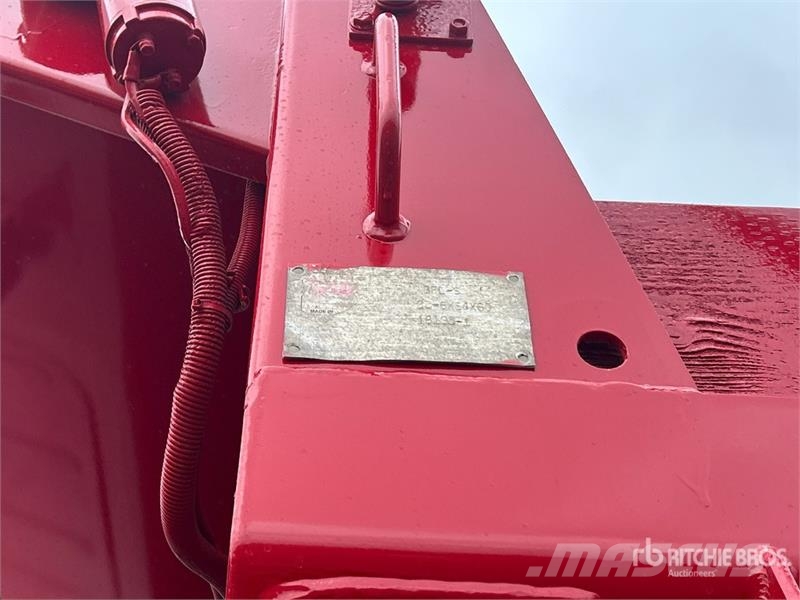 Freightliner 114SD 8x4 Twin-Steer T/A Dump Truck Tipper trucks