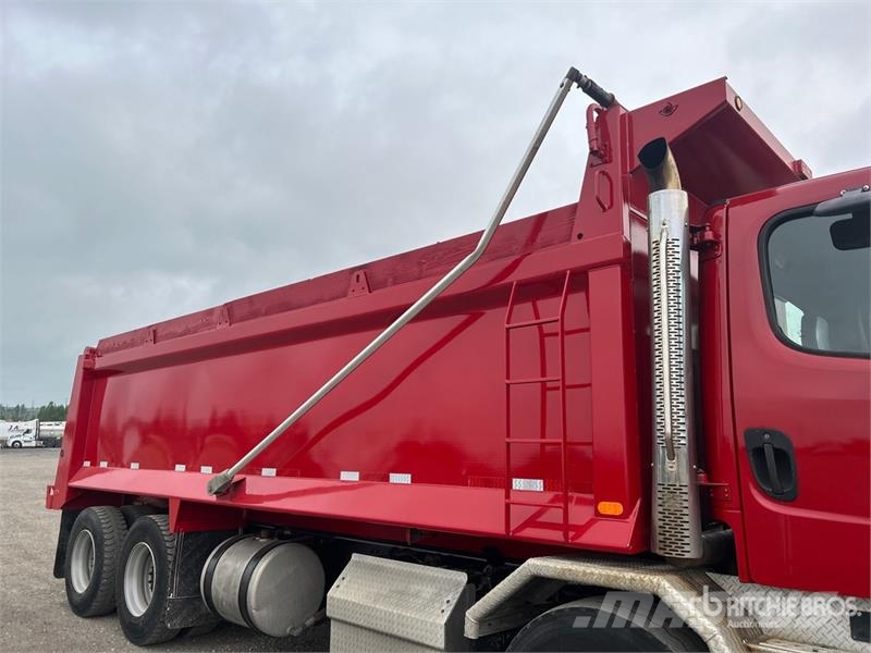 Freightliner 114SD 8x4 Twin-Steer T/A Dump Truck Tipper trucks