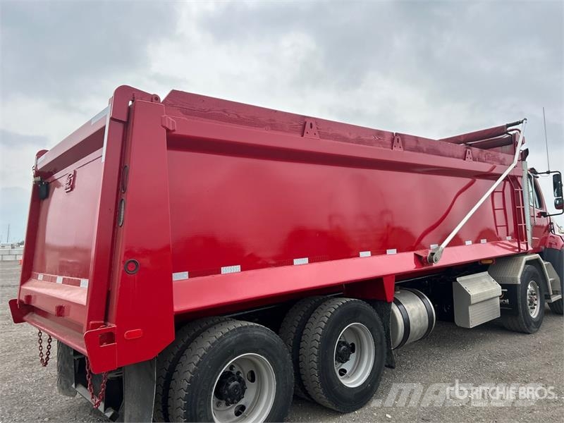 Freightliner 114SD 8x4 Twin-Steer T/A Dump Truck Tipper trucks