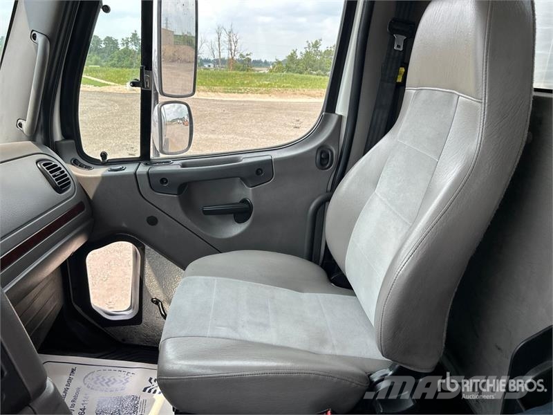 Freightliner 114SD 8x4 Tri/A Dump Truck Tipper trucks