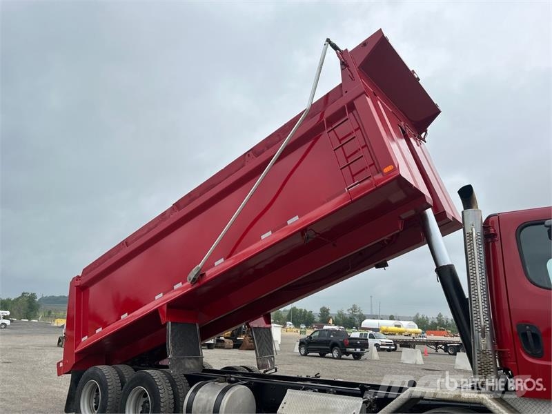 Freightliner 114SD 8x4 Twin-Steer T/A Dump Truck Tipper trucks