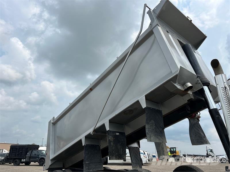 Freightliner 114SD 8x4 Tri/A Dump Truck Tipper trucks