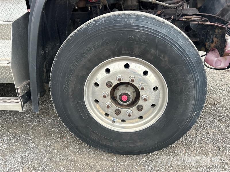 Freightliner 114SD 8x4 Twin-Steer T/A Dump Truck Tipper trucks