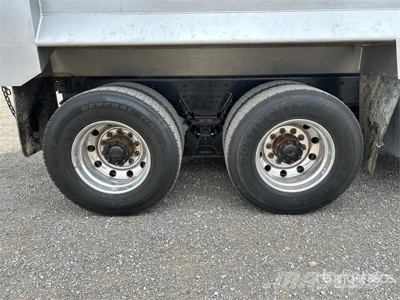 Freightliner 114SD 8x4 Tri/A Dump Truck Tipper trucks