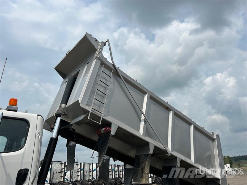 Freightliner 114SD 8x4 Tri/A Dump Truck Tipper trucks