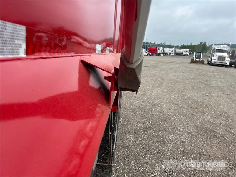 Freightliner 114SD 8x4 Twin-Steer T/A Dump Truck Tipper trucks