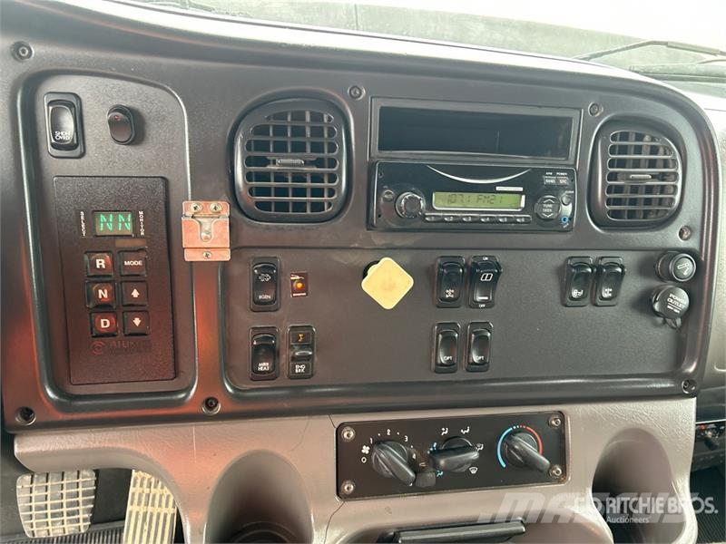 Freightliner 114SD 8x4 Twin-Steer T/A Dump Truck Tipper trucks