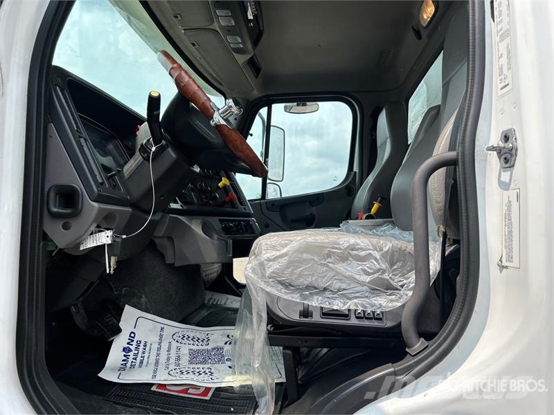 Freightliner 114SD 8x4 Tri/A Dump Truck Tipper trucks