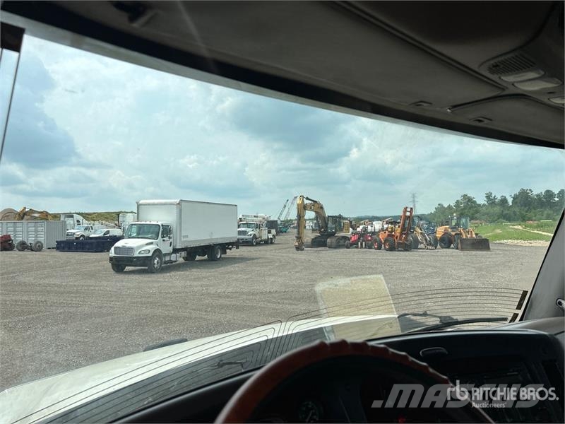 Freightliner 114SD 8x4 Tri/A Dump Truck Tipper trucks