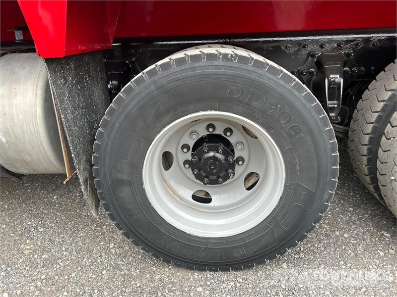 Freightliner 114SD 8x4 Twin-Steer T/A Dump Truck Tipper trucks