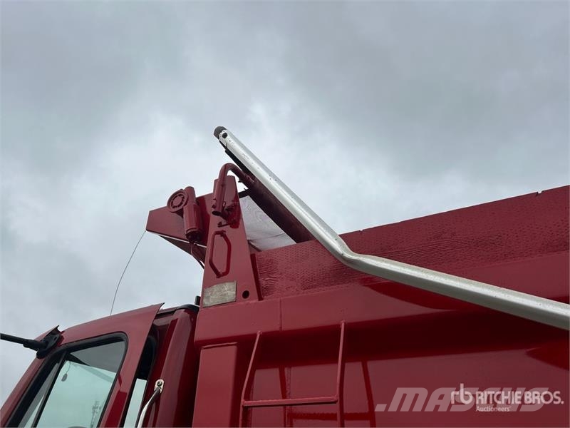 Freightliner 114SD 8x4 Twin-Steer T/A Dump Truck Tipper trucks