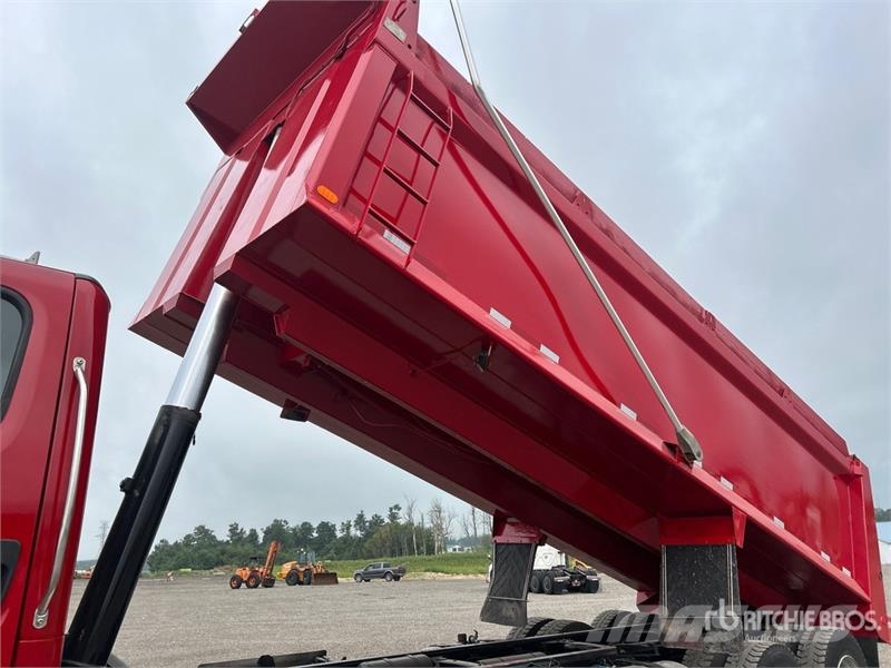 Freightliner 114SD 8x4 Twin-Steer T/A Dump Truck Tipper trucks