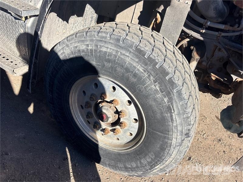 Freightliner 114SD 8x4 Flatbed Truck Kamioni sa otvorenim sandukom