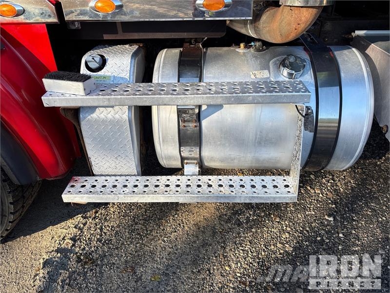 Freightliner 122SD 8x4 Tri/A Dump Truck Kipper