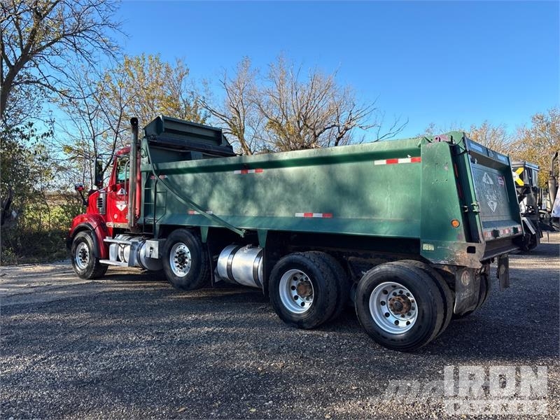 Freightliner 122SD 8x4 Tri/A Dump Truck Kipper