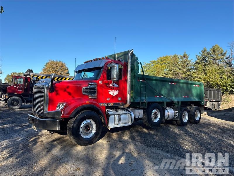 Freightliner 122SD 8x4 Tri/A Dump Truck Kipper